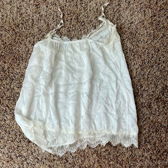 White top - Picture 2 of 2